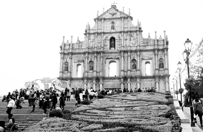 杨允中 澳门变化脱胎换骨(图)