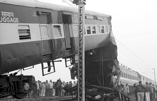 印度发生3起火车相撞事故