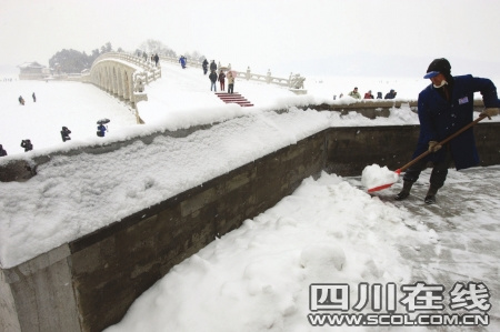 寒潮暴雪大雾席卷全国 四川盆地气温直降5℃
