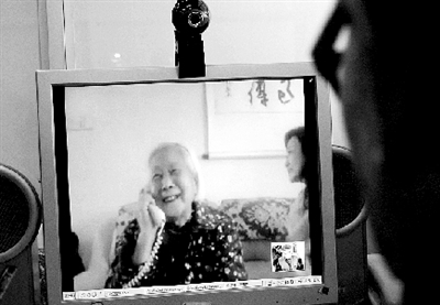 老战友找到了!两位老人视频见面