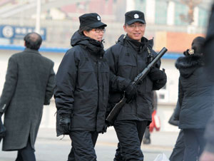 北京站前 特警武装巡逻