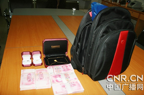 深圳铁警找回五万结婚礼金 警方提示少带现金