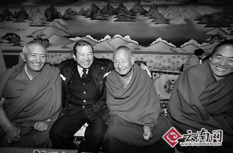 如今,尼旺宗派出所所长庄红卫和僧人成了好朋友.