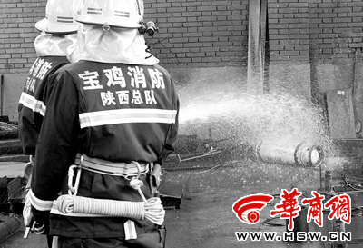 乙炔瓶起火1分钟扑灭(图)