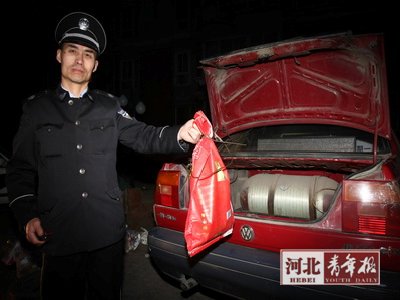 蛇是怎么进入车内 1270507715_Glum1N.jpg