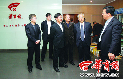 中侨联副主席王永乐视察华商传媒集团(图)