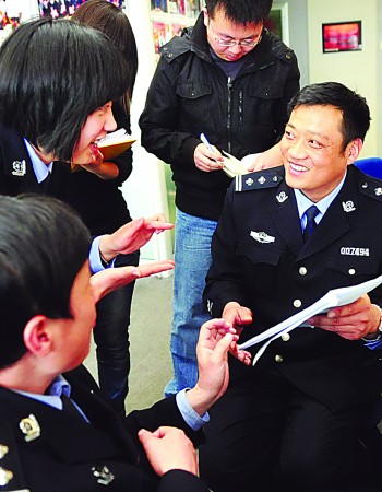 少了俩手指,能考大车吗? 残疾人驾考新规引发