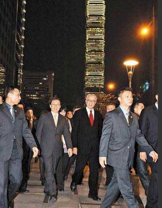 上海贸促团访台 联华超市签3年购70亿商品协议