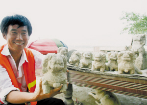 滹沱河滩挖出八个小石狮子