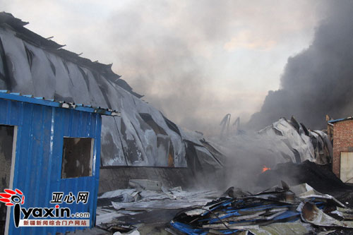 乌鲁木齐七道湾工业园起火 烧塌2500平方米厂房