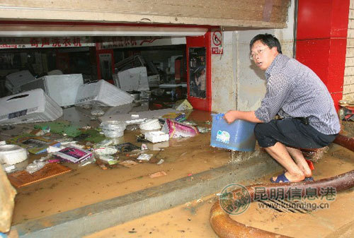 马龙洪水消退 保险公司1天接到200多个报赔电