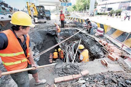 北京国贸桥漏水路段恢复通车肇事方接受调查