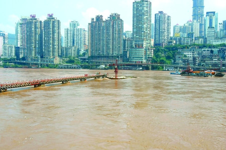 重庆长江段水位开始下降 交通管制明日有望解