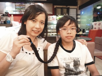 辫子男孩 捐13年过腰长发