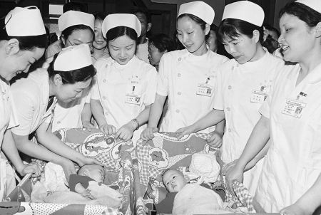 泸医附院六十年:从未忘记责任