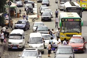 乌鲁木齐黑车泛滥局地黑车数量超过正规班车