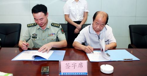 武汉海事学校与解放军某部签订军民共建协议