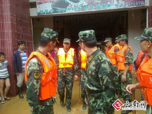 云南呈贡县遭强降雨袭击近8万人受灾(组图)
