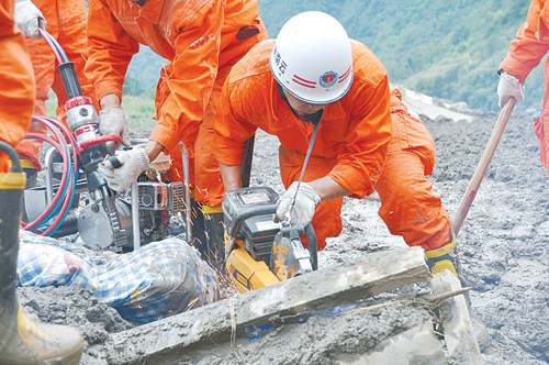 云南贡山一月内发生两次泥石流2人死101人失踪