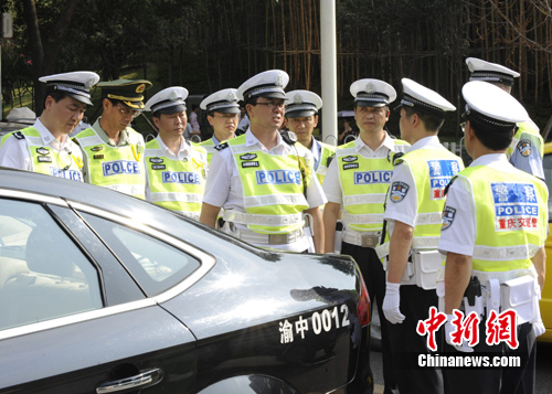 重庆公安局长王立军等体验一线交巡警工作(图)