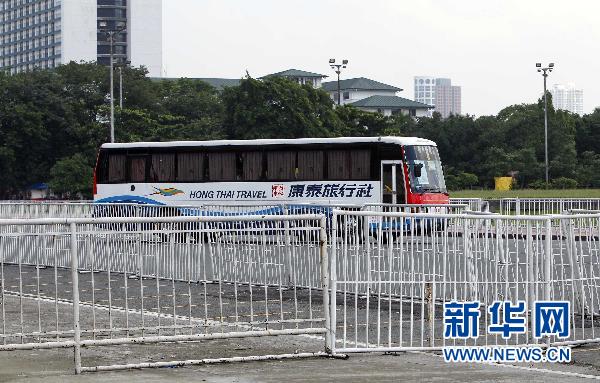 在菲遭劫持香港游客已被释放6人15人尚在被劫车上