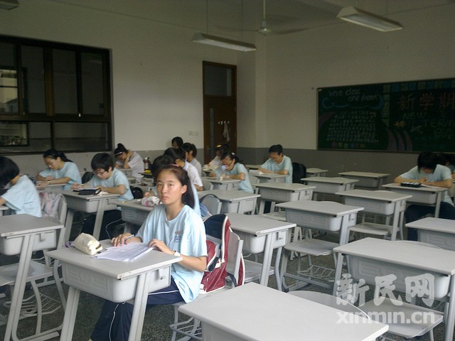 学校为31日已经到校的住宿学生安排了自习教室.