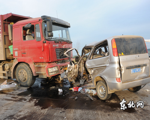 黑龙江佳木斯两车相撞致10死公证部门参与调查