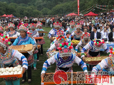 核桃乡漾濞举办核桃节特色产业推动区域经济发展