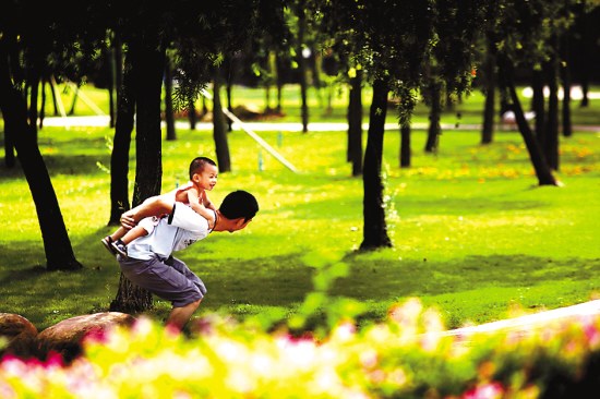 广州二沙岛中央绿地变开放公园市民可骑车游玩