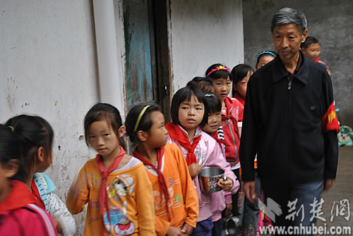 山村教师节写真：湖北秭归马营希望小学李志升老师的一天