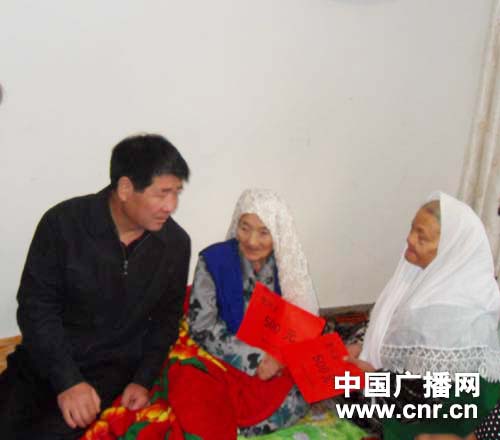 新疆第十九个老人节 乌鲁木齐举行敬老活动
