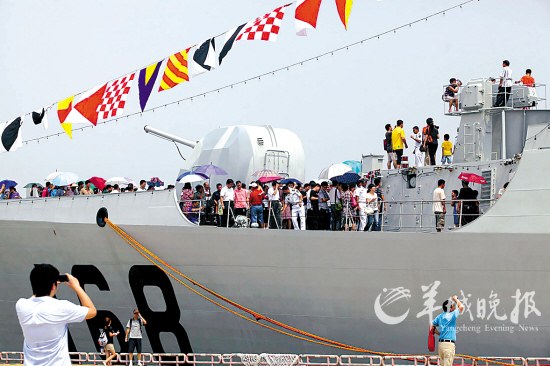 广州舰首次面向国内公众开放3小时1.5万人登舰