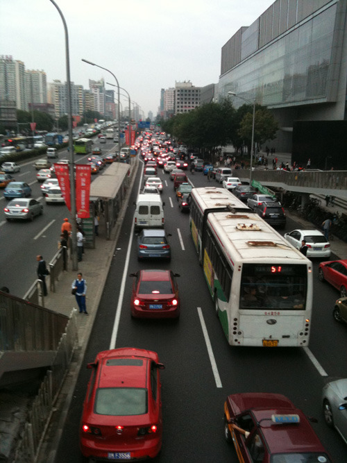 [图片报道]北京东三环晚高峰分段拥堵