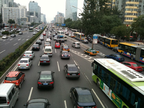 [图片报道]北京东三环晚高峰分段拥堵