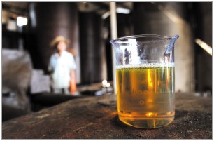 废机油加工成燃料油 高利润引无资质企业违法