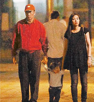 台媒:郭台铭<em>爱</em>跟妞妞煲电话 <em>幼女</em>家中称王(图)