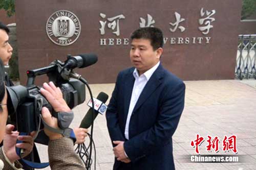河北大学新闻中心主任,新闻发言人王景明接受中新网记者采访.