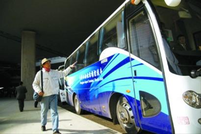 上海虹桥机场取消航站楼免费摆渡巴士引争议