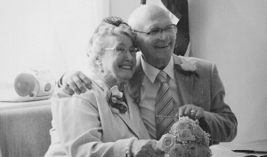 82岁老翁和77岁老太“最老网恋情人”结婚