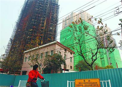 上海火灾邻楼居民回搬