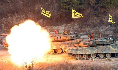 昨天，韩国陆军和空军在首尔以北的京畿道抱川市军用训练场投入今年最大规模联合火力演习。朝鲜指责韩方试图“挑起冲突”。