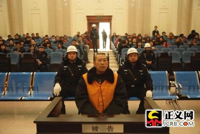 第一被告人赵国政在为自己辩解。