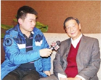 茅于轼接受三湘华声全媒体采访。