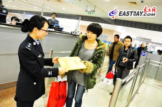 沪浦东机场迎首次来年度第两千万名出入境旅客
