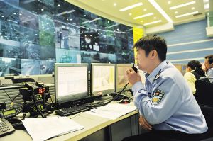 探访上海公安局指挥中心:将引进消防专用直升