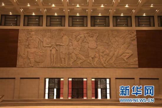 这是2月21日拍摄的装修一新的中国国家博物馆内部一层大厅。新华社发(黎方益 摄)