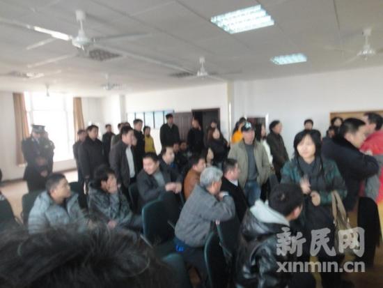 上海康城四期业委会换届选举 业主不合互殴致