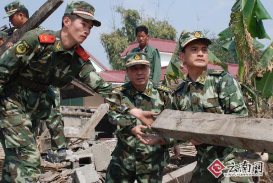 盈江地震救援见闻：女孩走了，官兵哭了