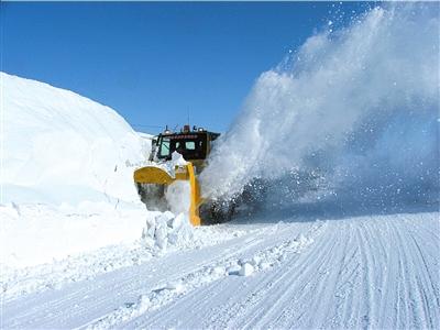 塔城风雪流困住500余旅客