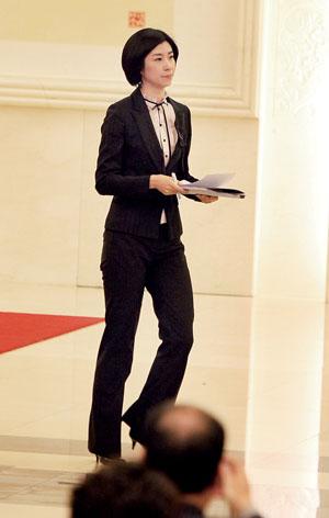 温家宝总理身边美女翻译:出身平民